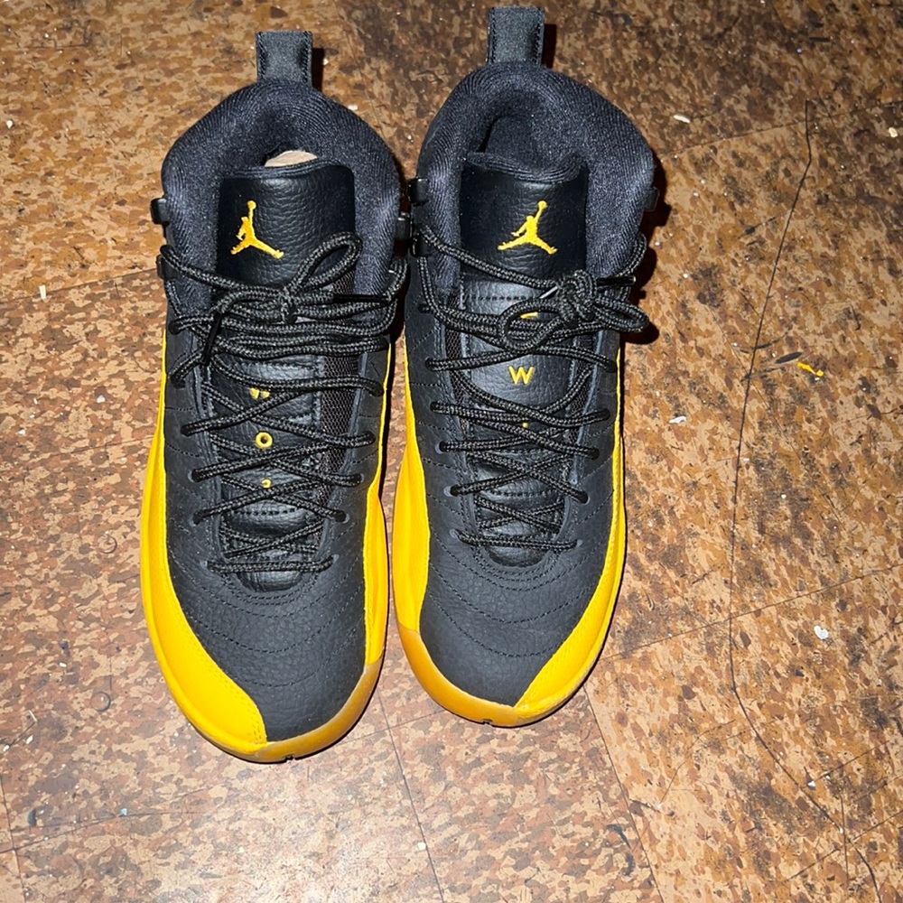 Jump man Jordans size 5